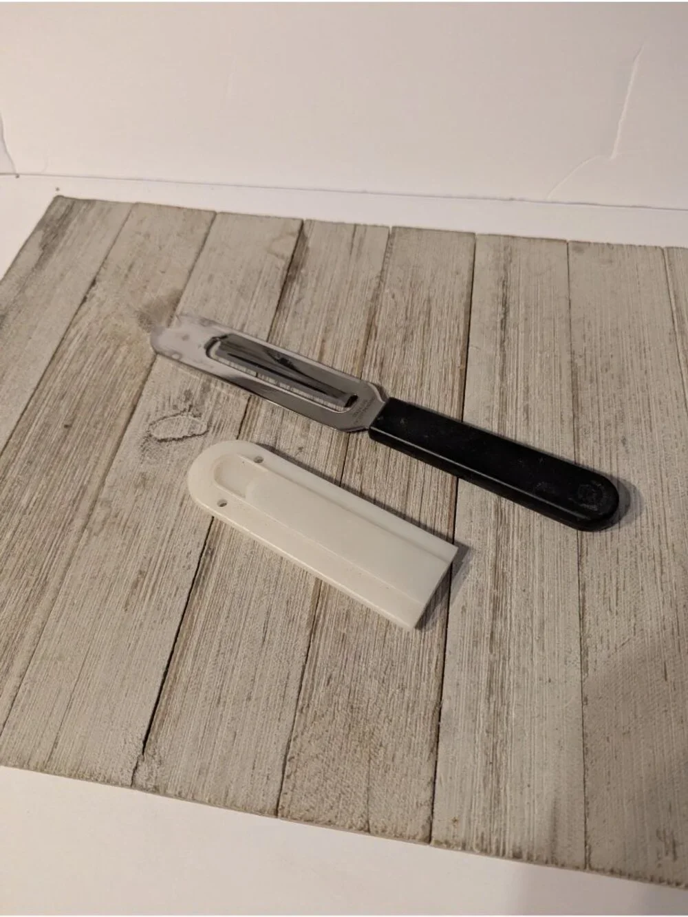 Pampered Chef Cheese Slicer Spreader Stainless Knife w/ Guard Cover # 1125